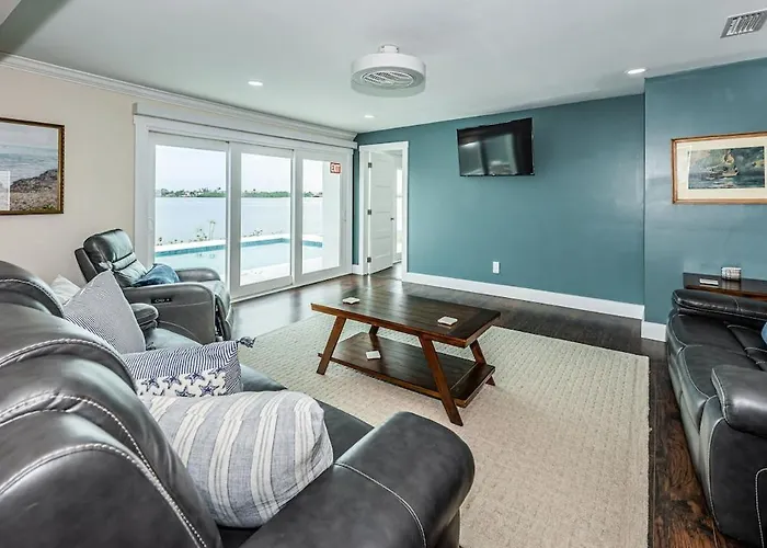 New Listing Coastal Waters Retreat Clearwater Beach