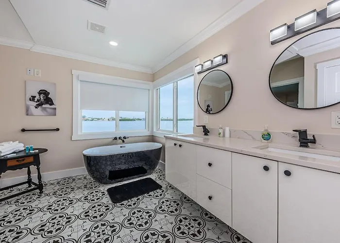 New Listing Coastal Waters Retreat Holiday home Clearwater Beach
