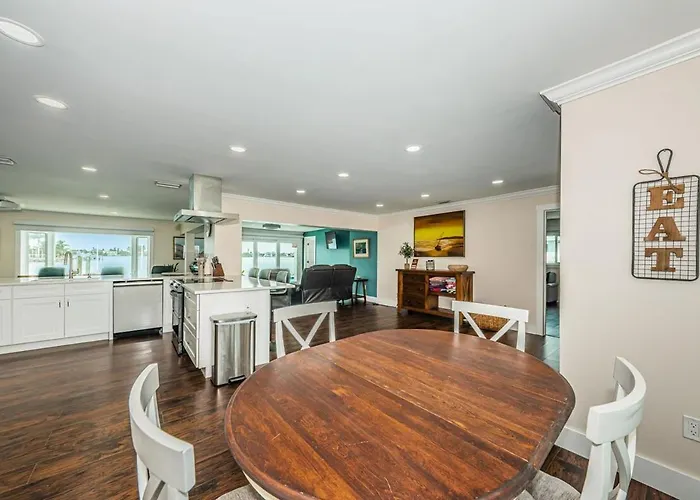 New Listing Coastal Waters Retreat Clearwater Beach
